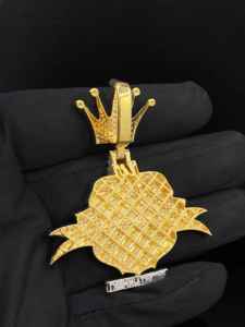 Pendentif breloque hip-hop pour homme The Ice Legacy en alliage, serti de diamants, avec placage or et or rose - Product Image 4