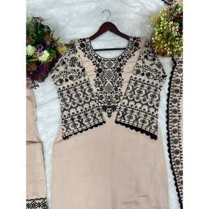 Hermoso conjunto de top, pantalón y dupatta de satén con elegante trabajo de bordado con lentejuelas - Product Image 6