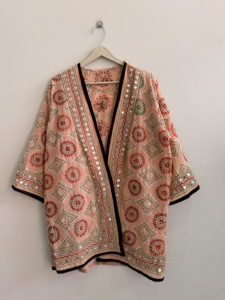 Chaqueta Kimono Corta Bordada Surtida con Estampado Floral - Product Image 5