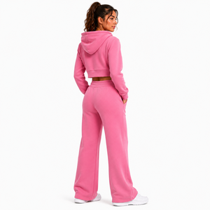 Ensemble de survêtement deux pièces pour femme avec logo personnalisé, comprenant un sweat à capuche court zippé et un pantalon large à taille élastique, idéal pour l'hiver et la mode. - Product Image 4