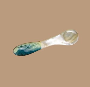 Cuillère écologique en nacre, artisanale, avec manche en coquille d'huître verte, ustensile pour hôtel, restaurant, buffet. - Product Image 1