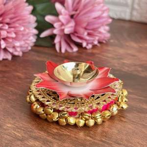 Portavelas Decorativo de Metal Ecológico, Diseño Floral Único Hecho a Mano en India, para Velas de Té, Decoración del Hogar, Bodas y Festivales - Product Image 1