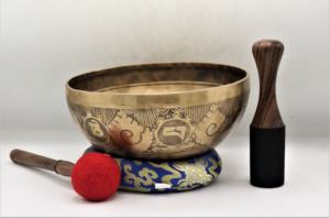 Cuencos de meditación de Chakra Premium de latón antiguo Cuencos de canto en relieve y grabados para relajar el alma Impresión personalizada - Product Image 4