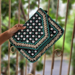 Bolso de mano tipo clutch boho banjara de algodón con flecos de 8 x 11 pulgadas, bordado a mano con cuentas y monedas, hecho a mano, unisex, bolso étnico para el hombro. - Product Image 2