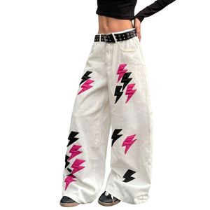 Jeans boyfriend confortables et décontractés pour femmes, denim déchiré et usé - Product Image 1