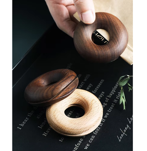 Clip de fermeture créatif en bois pour sacs, forme donut, poli naturel, 2 couleurs différentes à prix abordable - Product Image 2