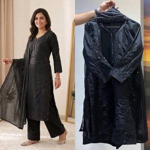 ESTA TEMPORADA DE BODAS, LLEVE NUESTRO HERMOSO ESPEJO DE MANO REAL CON UNA SUPERIOR BORDADA CON LENTEJUELAS, UNA PANTALÓNAS PLAZZO Y UNA DUPATTA - Product Image 5