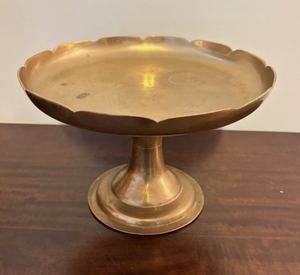 Présentoir à gâteaux vintage en laiton festonné, bol à compote pour la présentation de petits gâteaux, pâtisseries, cupcakes, fruits et bonbons, finition lisse. - Product Image 1