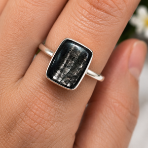 Anillo de Boda Cuadrado con Hiperstena Negra Natural, Engaste de Bisel en Plata de Ley 925, Cabujón Oscuro Brillante Hecho a Mano - Product Image 3