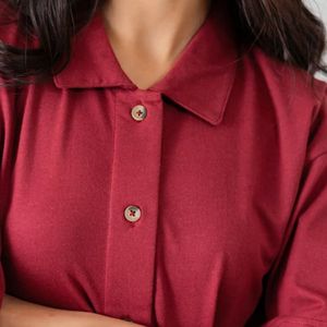 Conjunto de Dos Piezas Color Borgoña para Mujer, Top de Manga Corta con Botones y Pantalones a Juego, Ropa de Casa Elegante e Informal, Fabricante de Ropa Personalizada - Product Image 6