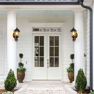 Set di 2 Eleganti Lanterne da Parete in Metallo Nero Stile Vintage per Illuminazione Esterna di Portico, Patio e Giardino (Lampadina Non Inclusa) - Product Image 6