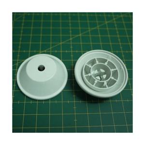 Pièce de machine à coudre domestique à grand capuchon de bobine fabriquée à Taiwan pour le modèle domestique 416500701 - Product Image 1