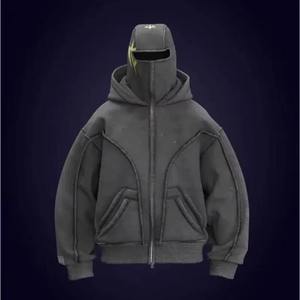 Sudadera técnica con capucha y cubrecara integrados, y bolsillos utilitarios, diseñada para un estilo urbano atrevido y futurista. - Product Image 5