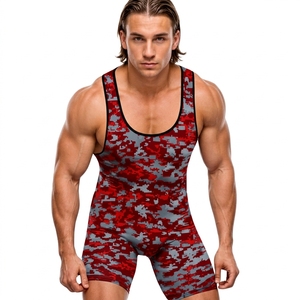Singlet de Lucha Libre Unisex Rojo y Gris Camuflado, Sin Mangas, Ajustado, Absorbente de Humedad, Estampado Sublimado, Cintura Elástica, 100% Poliéster - Product Image 1