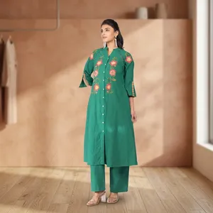 Ensemble Kurta et pantalon en coton brodé vert pour femme, col mandarin, manches trois quarts évasées, coupe droite, tenue décontractée ethnique - Product Image 6