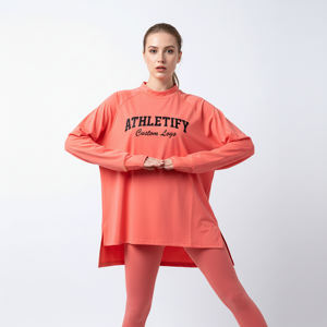 Tunique de sport modeste pour femme, coupe ample, manches longues, ourlet asymétrique, haut athlétique pour la gym, le yoga, la course et l'entraînement, 100% polyester - Product Image 1