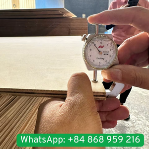 Panneau de contreplaqué mélaminé de haute qualité en bois de gomme douce, écoresponsable, pour meubles, émission de formaldéhyde E1/E0 - Product Image 2