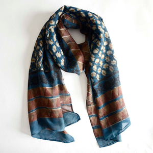 Foulards carrés en soie légers Impression numérique personnalisée Accessoires de mode en tissu de qualité supérieure pour femmes et hommes - Product Image 4