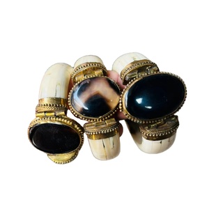 Bracelet artisanal en os de chameau et pierre, style animal, étanche, pour femmes et filles, par PERFECT ENTERPRISES - Product Image 1