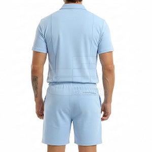 Ensemble short deux pièces pour homme, conçu pour la flexibilité, le confort et la respirabilité lors de la course à pied, de la gym ou pour l'été. - Product Image 3