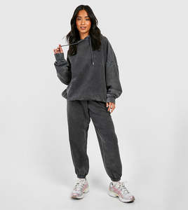 Ensemble deux pièces pour femme : sweat à capuche court et pantalon en molleton gris foncé, coupe décontractée - Product Image 1