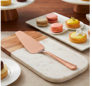 Ensemble de spatule et couteau à gâteau en laiton antique forgé à la main, design classique, pour mariages et événements cérémoniels - Product Image 5