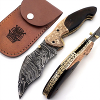 Couteau de poche pliant personnalisé OEM en acier Damas avec manche en corne de cerf, lame droite à pointe tombante, fait main, pour la chasse, le camping et la survie
