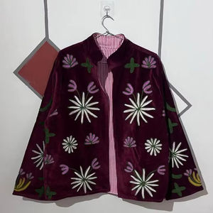 Veste en velours brodée de fleurs faite à la main, manteau bohème Suzani - Product Image 1