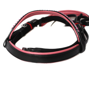 Bridon en cuir rose cristal avec garnitures noires et sangles réglables pour l'entraînement au dressage. - Product Image 5