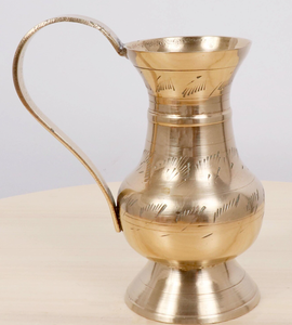 Pichet à eau doré poli 1L avec poignée pour table de cuisine, vente en gros, pichet à eau gravé pour la maison - Product Image 2