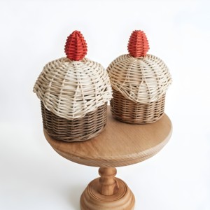 Juego de juguetes de cocina grande, de mimbre tejido a mano, con forma de pastel de fresa, para juego de simulación, en cajas con forma de pastel. - Product Image 1