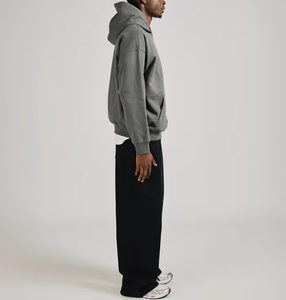 Sweat-shirt unisexe tendance en coton uni coupe classique avec logo personnalisé sur le devant, respirant, écologique et poches, idéal pour le streetwear hivernal - Product Image 4