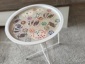 โต๊ะข้างเรซิ่นคาสิโนรอยัล ตกแต่งด้วยไพ่และชิปโป๊กเกอร์ - Product Image 5