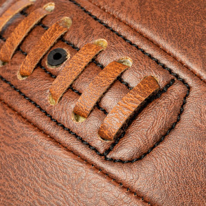Ballon de football vintage en cuir véritable, artisanal et haut de gamme, avec design vintage et coutures classiques, en vente. - Product Image 6