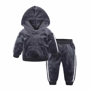 Color personalizado diseño liso niños ropa conjunto venta al por mayor chándales niños terciopelo 2 uds traje personalizado - Product Image 1
