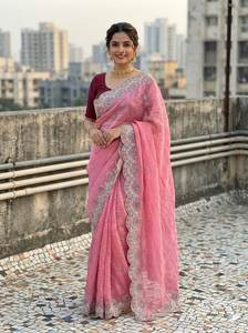 Vêtements ethniques élégants pour femmes : Saree Gold Crush avec broderie multi-fils lourde et riche - Product Image 4