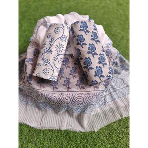 Tissu en coton imprimé floral de qualité supérieure, léger et respirant, idéal pour la confection de Kurtis, de blouses, de robes, le quilting et les projets d'artisanat. - Product Image 6