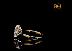 Bague de fiançailles solitaire en diamant de laboratoire ovale 2 carats couleur DEF avec halo caché, en or massif 9K 14K 18K, bijoux de luxe raffinés - Product Image 3