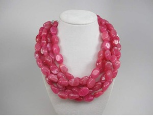 Collier en résine tendance moderne à vendre chez Crafts Galore, collier unique fait main et artisanal pour filles - Product Image 4