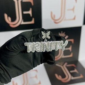 Colgante de Letra de Moissanita Personalizado, Estilo Hip Hop Iced Out, para Mujer y Hombre, Joyería de Plata de Ley 925 de Moda con Nombre TRINITY - Product Image 1