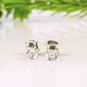 ต่างหูแบบมินิมอลประดับทัวร์มาลีนสีเขียวดิบ เงินสเตอร์ลิง เครื่องประดับสำหรับใช้ทุกวัน - Product Image 3