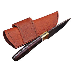 Couteau à dépecer en acier de Damas avec finition décorative sur la poignée pour les marchés des artisans et l'équipement de chasse - Product Image 1