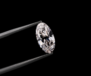 เพชร OM GEMS 1.05 กะรัต รูปทรงวงรี เพชรเลี้ยงในห้องปฏิบัติการ (Moval) สีแฟนซี เจาะด้วยเลเซอร์ สำหรับแหวนหมั้นและแหวนแต่งงาน รับรองโดย IGI - Product Image 2