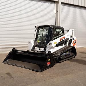 Chargeuse compacte Bobcat T450 de haute qualité, avec chenilles robustes et système hydraulique efficace, idéale pour les travaux agricoles et d'aménagement paysager. - Product Image 5