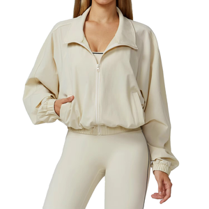 Veste de survêtement rouge en polyester pour femme, manches longues, fermeture éclair, col rabattu, poches latérales, style sportif, couleur unie, coupe classique, automne - Product Image 3