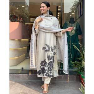 Conjunto Elegante de Dos Piezas con Dupatta, Color Beige, Marca JC, para Fiestas, Talla XL - Product Image 2