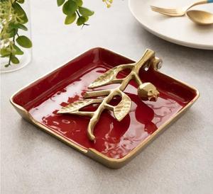 Porte-serviettes en céramique moderne avec design feuille d'or, plateau rouge pour la décoration de table - Product Image 5