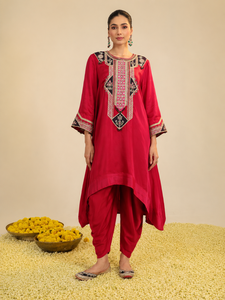 Conjunto de Kurta Rojo Amayra de Seda Satinada Tejida, Elegante, con Mangas Acampanadas y Cuello Mandarín, para Bodas, Diwali y Fiestas - Product Image 3