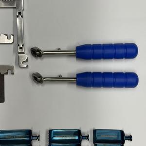 ชุดเครื่องมือผ่าตัดกระดูกสันหลังส่วนคอแบบปรับได้ รุ่น Casper Cervical Vertebrae Black Spine Retractor ปี 2026 ผลิตโดย Dentavex ทำจากเหล็กกล้า ใช้งานด้วยมือ - Product Image 2