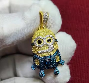 Encantador Charm de Dibujos Animados con Temática de Minion para Fiesta Hip Hop, de Plata de Ley con Engaste de Canal, Relleno de Oro de 18K, Moissanita y Perla de Agua Dulce - Product Image 5